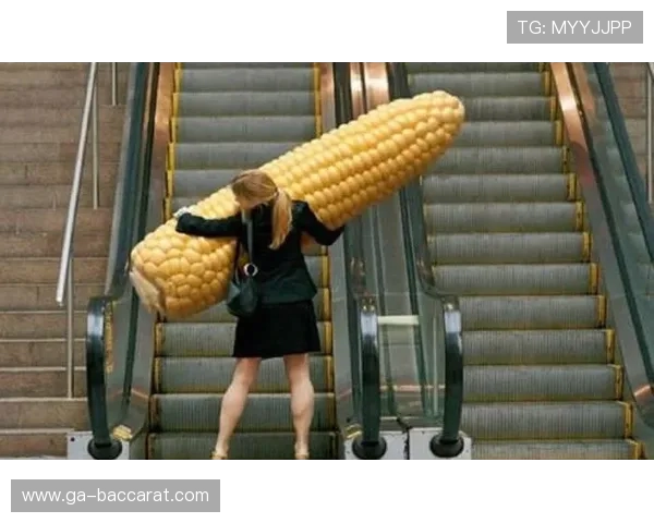 吃香蕉团队爆笑挑战赛笑点满满让人捧腹大笑瞬间连连不断